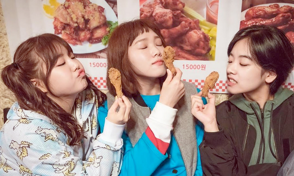 Who like Korean Chicken? You Must Eat TOP 5 Korean Fried Chicken. Yummy